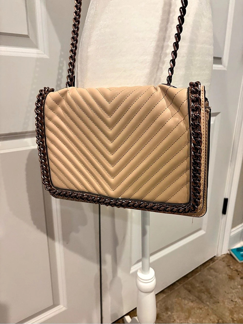 Chevron Quilted Crossbody Bag in Beige